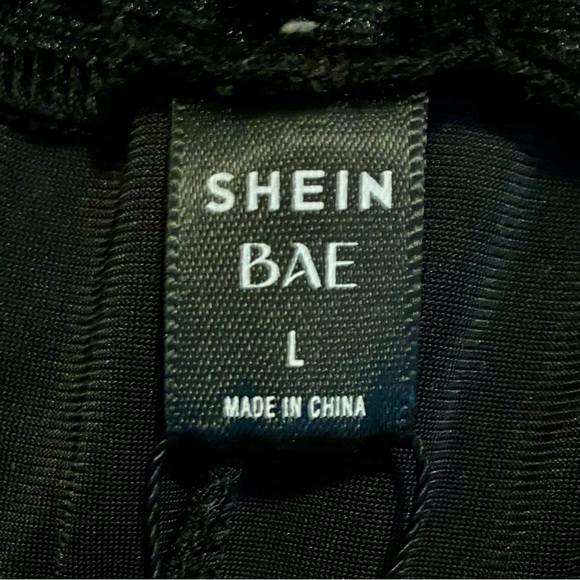 SHEIN Bae Black Velvet Mini Skirt Size L - NWT! - Picture 3 of 3